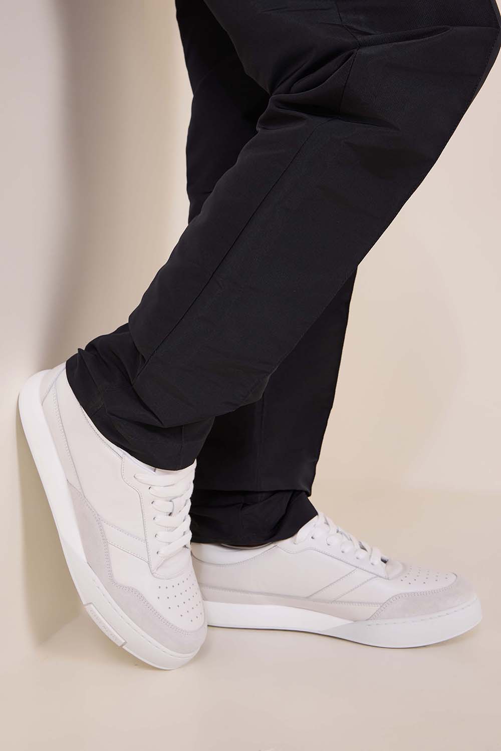 תמונת כל הלוק של נעלי סניקרס